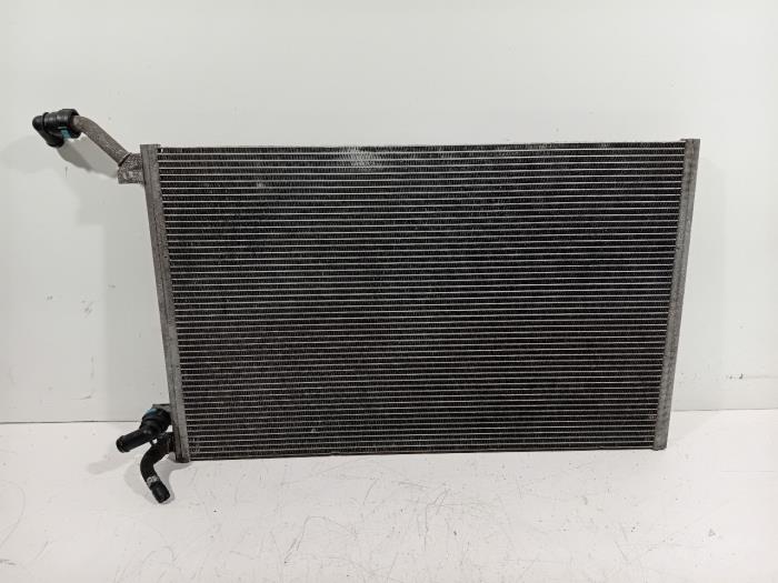 Usagé Radiateur Jaguar XE Prix € 149,00 Règlement à la marge proposé par Van der Ven Autorecycling B.V.