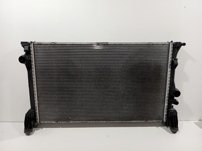 Usagé Radiateur Mercedes Vito Prix € 75,00 Règlement à la marge proposé par Van der Ven Autorecycling B.V.