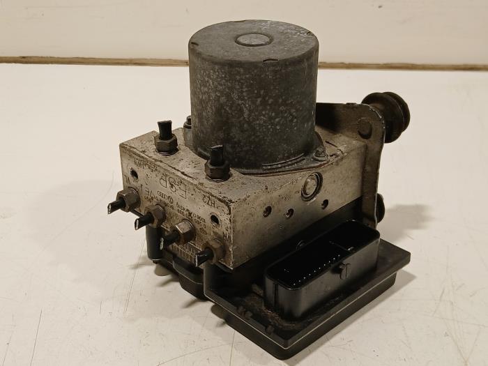 Begagnade ABS-pump Audi A4 Pris € 322,00 Marginaltabell erbjuds av Van der Ven Autorecycling B.V.