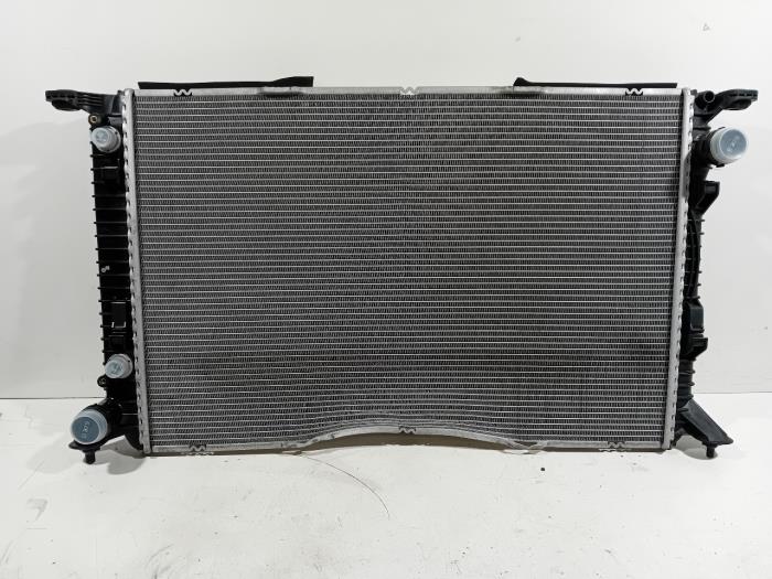 Usagé Radiateur Audi RS5 Prix € 110,00 Règlement à la marge proposé par Van der Ven Autorecycling B.V.