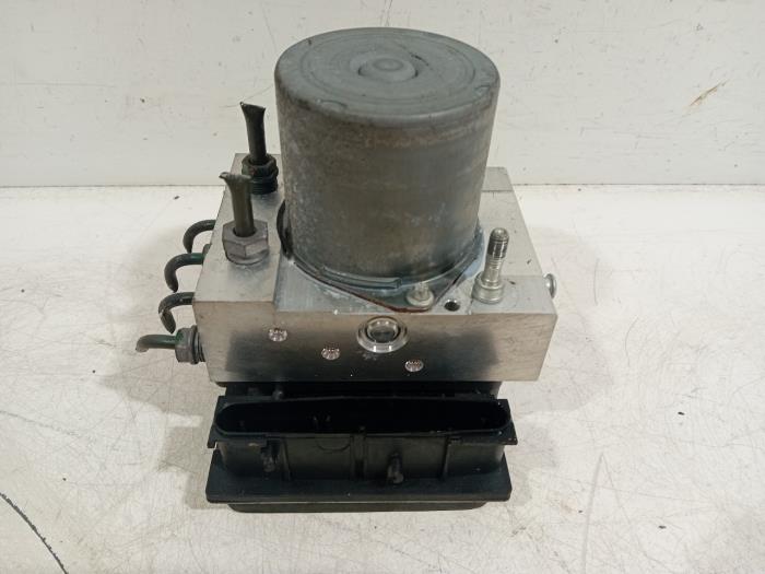 Begagnade ABS-pump Landrover Discovery Pris € 50,00 Marginaltabell erbjuds av Van der Ven Autorecycling B.V.