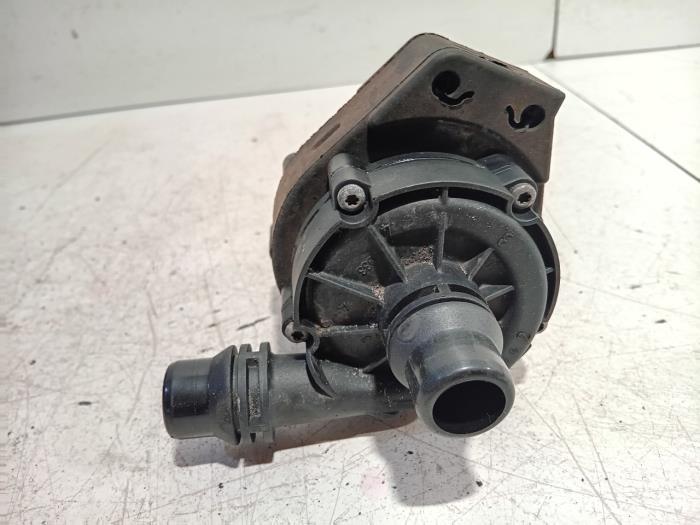Begagnade Vattenpump BMW 3-Serie Pris € 75,00 Marginaltabell erbjuds av Van der Ven Autorecycling B.V.