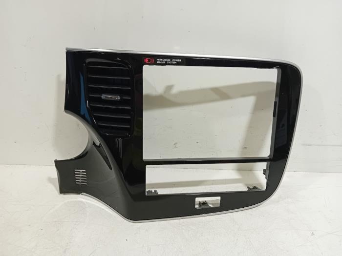 Begagnade Dekorstripe Mitsubishi Outlander Pris € 65,00 Marginaltabell erbjuds av Van der Ven Autorecycling B.V.