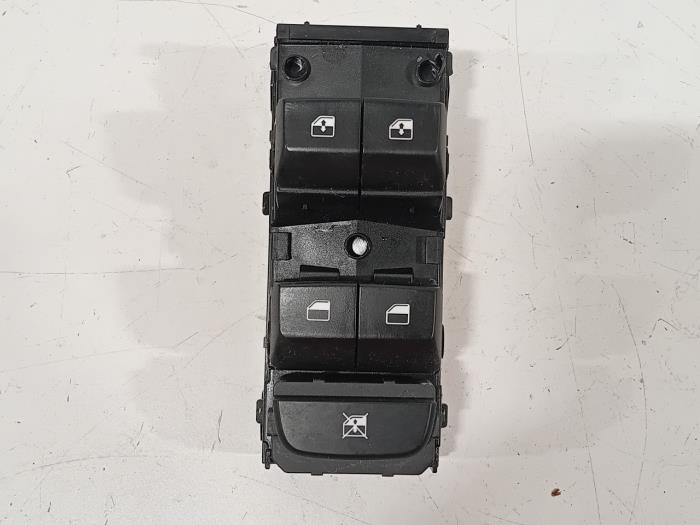 Usados Interruptor de ventanilla eléctrica Kia Ceed Sportswagon Precio € 45,00 Norma de margen ofrecido por Van der Ven Autorecycling B.V.