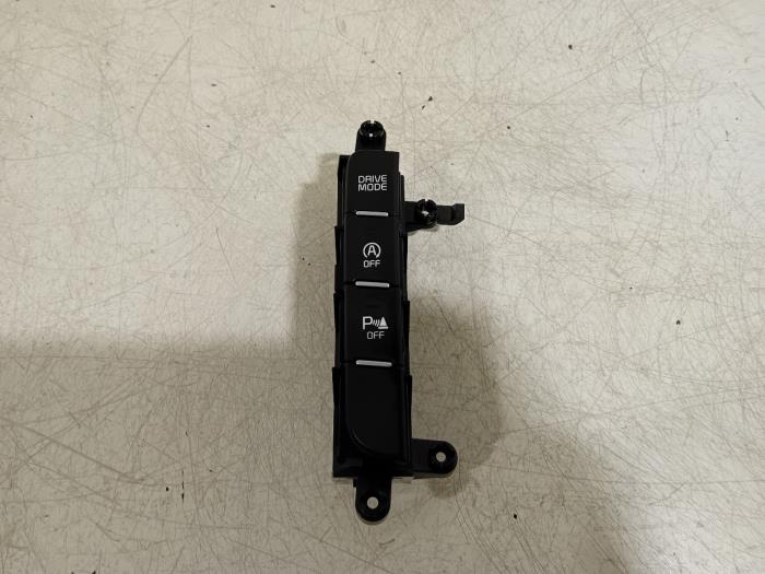 Usados Interruptor PDC Kia Ceed Sportswagon Precio € 65,00 Norma de margen ofrecido por Van der Ven Autorecycling B.V.