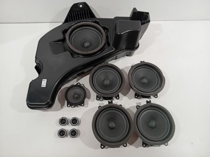 Używane Zestaw audio Lynk & Co 01 Cena € 133,00 Procedura marży oferowane przez Van der Ven Autorecycling B.V.