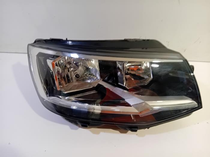 Używane Reflektor prawy Volkswagen Transporter Cena € 174,99 Procedura marży oferowane przez Van der Ven Autorecycling B.V.