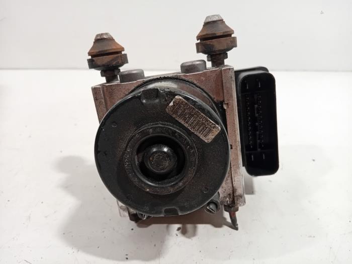 Gebrauchte ABS Pumpe Suzuki Swift Preis € 165,00 Margenregelung angeboten von Van der Ven Autorecycling B.V.