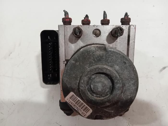 Gebrauchte ABS Pumpe Suzuki Swift Preis € 165,00 Margenregelung angeboten von Van der Ven Autorecycling B.V.