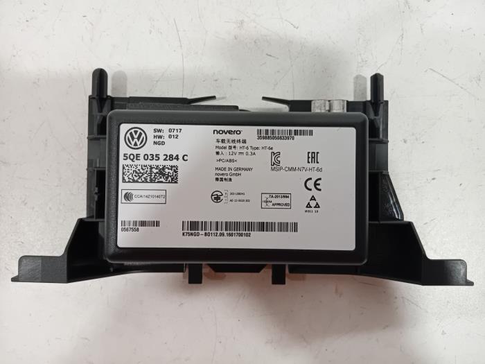 Używane Modul Bluetooth Volkswagen Passat Cena € 110,00 Procedura marży oferowane przez Van der Ven Autorecycling B.V.