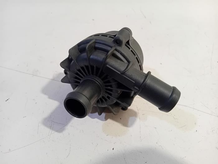 Używane Water pump Volkswagen ID.5 Cena € 50,00 Procedura marży oferowane przez Van der Ven Autorecycling B.V.