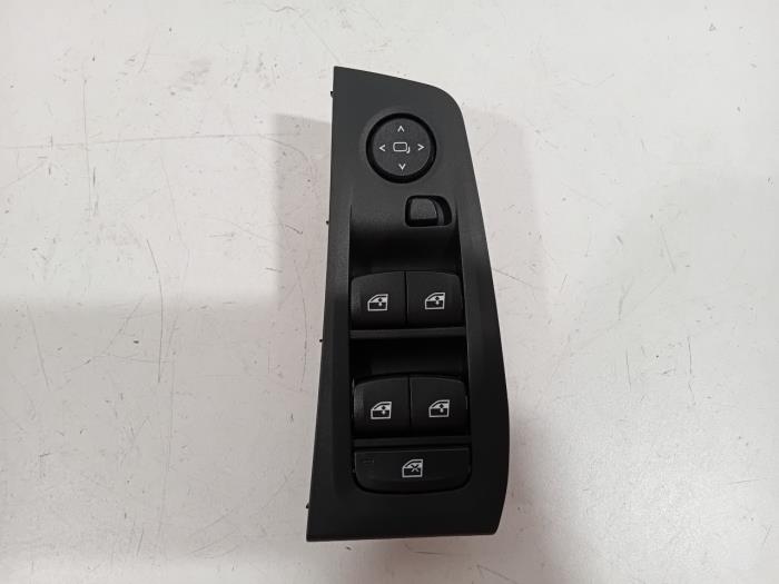 Usados Interruptor de ventanilla eléctrica BMW 1-Serie Precio € 40,00 Norma de margen ofrecido por Van der Ven Autorecycling B.V.