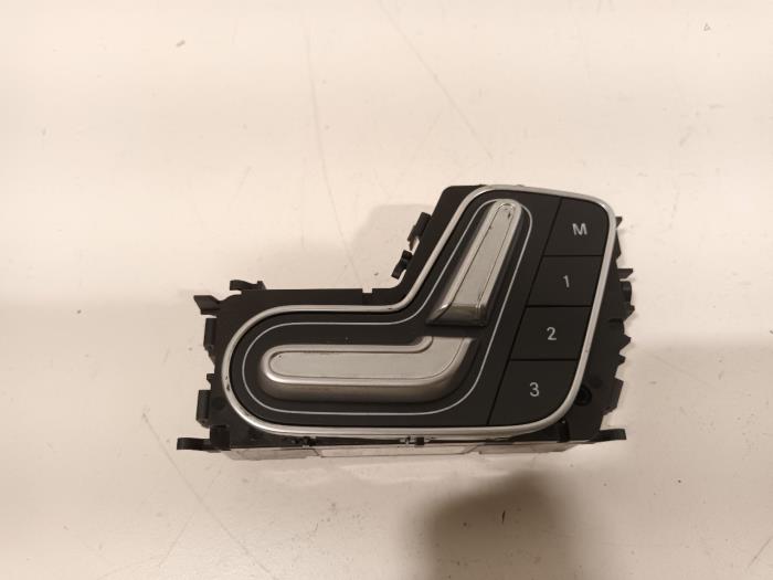 Usagé Commodo Mercedes A-Klasse Prix € 35,00 Règlement à la marge proposé par Van der Ven Autorecycling B.V.