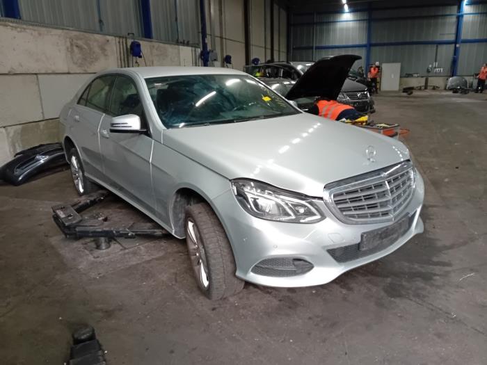 Ekran lewy przód z Mercedes E-Klasse 2013
