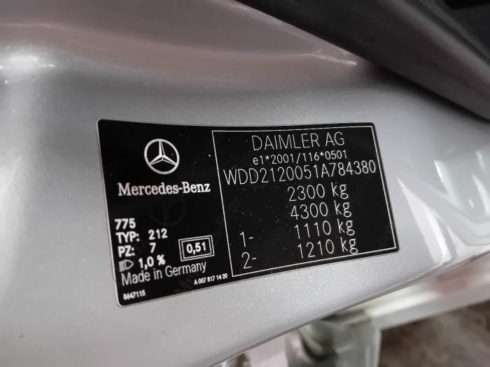 Ekran lewy przód z Mercedes E-Klasse 2013