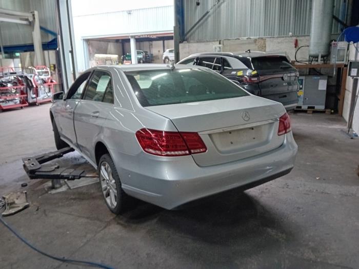 Ekran lewy przód z Mercedes E-Klasse 2013