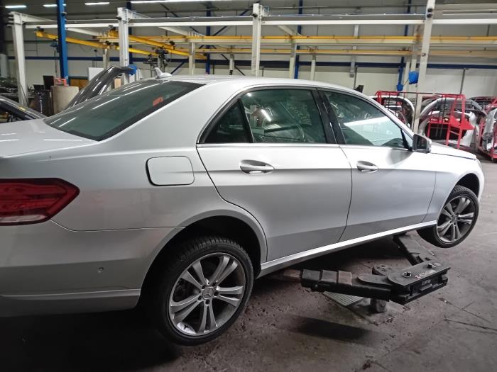 Ekran lewy przód z Mercedes E-Klasse 2013