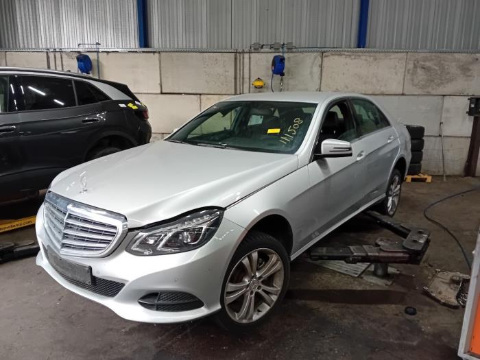 Ekran lewy przód z Mercedes E-Klasse 2013