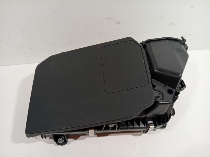 Gebrauchte Luftfiltergehäuse Mercedes C-Klasse Preis € 50,00 Margenregelung angeboten von Van der Ven Autorecycling B.V.