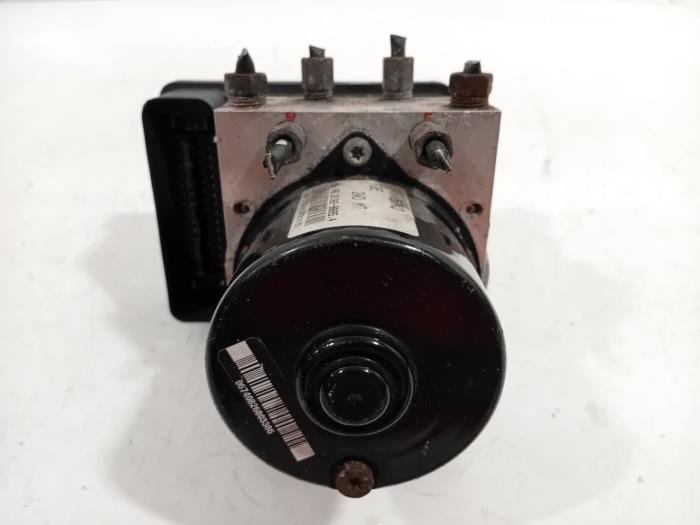 Begagnade ABS-pump Suzuki Swift Pris € 165,00 Marginaltabell erbjuds av Van der Ven Autorecycling B.V.