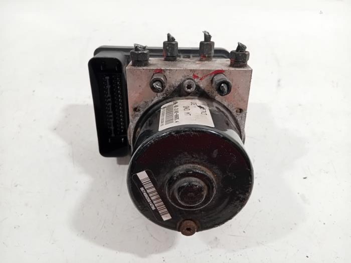Begagnade ABS-pump Suzuki Swift Pris € 165,00 Marginaltabell erbjuds av Van der Ven Autorecycling B.V.