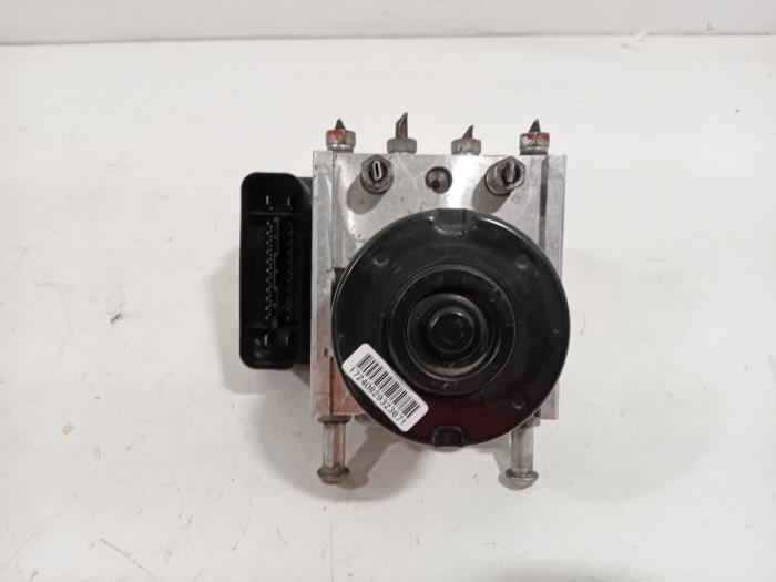 Begagnade ABS-pump Suzuki Swift Pris € 165,00 Marginaltabell erbjuds av Van der Ven Autorecycling B.V.