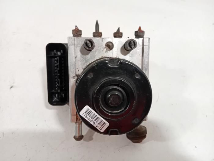 Begagnade ABS-pump Suzuki Swift Pris € 165,00 Marginaltabell erbjuds av Van der Ven Autorecycling B.V.