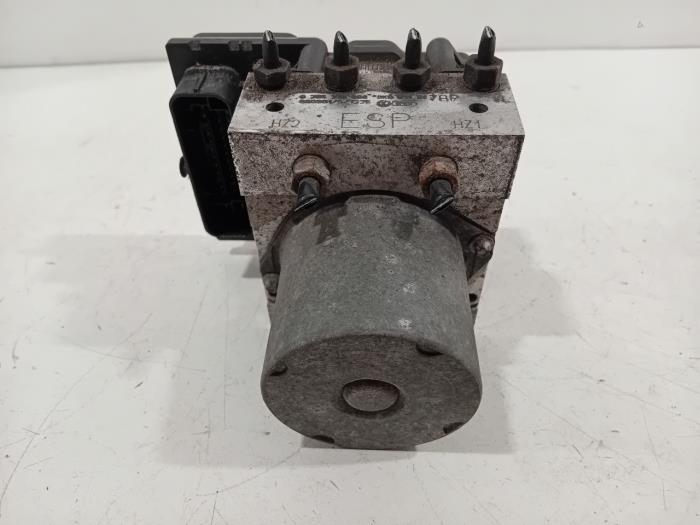 Begagnade ABS-pump Audi A4 Pris € 95,00 Marginaltabell erbjuds av Van der Ven Autorecycling B.V.