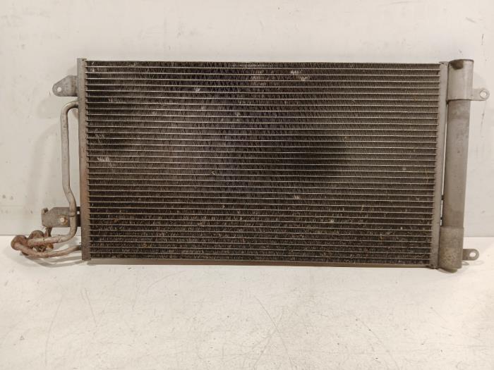 Usagé Radiateur clim Volkswagen Polo Prix € 41,00 Règlement à la marge proposé par Van der Ven Autorecycling B.V.