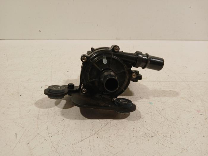 Begagnade Vattenpump Kia Sportage Pris € 120,00 Marginaltabell erbjuds av Van der Ven Autorecycling B.V.