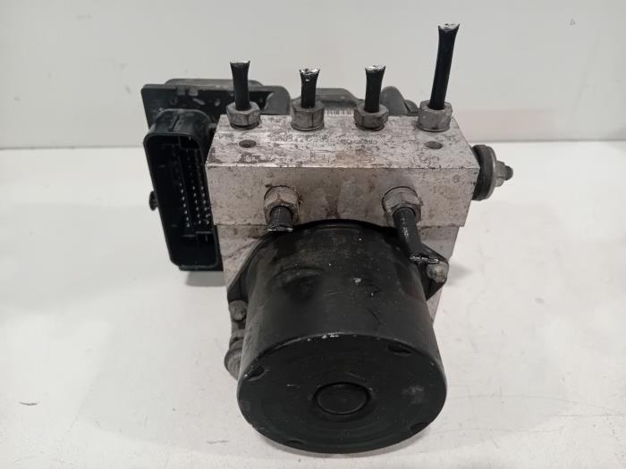 Gebrauchte ABS Pumpe Volkswagen Polo Preis € 26,00 Margenregelung angeboten von Van der Ven Autorecycling B.V.