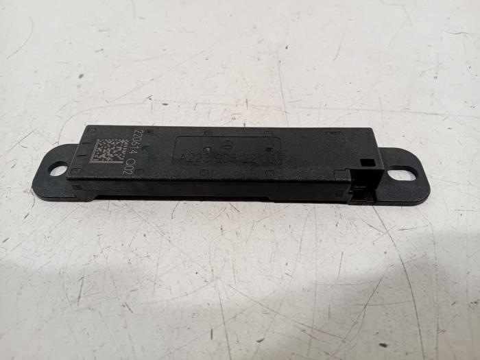 Używane Antena Mercedes EQE Cena € 25,00 Procedura marży oferowane przez Van der Ven Autorecycling B.V.