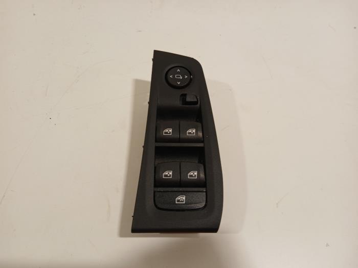 Usados Interruptor de ventanilla eléctrica BMW 1-Serie Precio € 35,00 Norma de margen ofrecido por Van der Ven Autorecycling B.V.