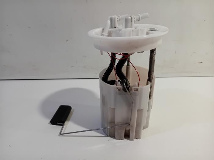 Usagé Pompe à carburant Volvo V40 Prix € 41,00 Règlement à la marge proposé par Van der Ven Autorecycling B.V.