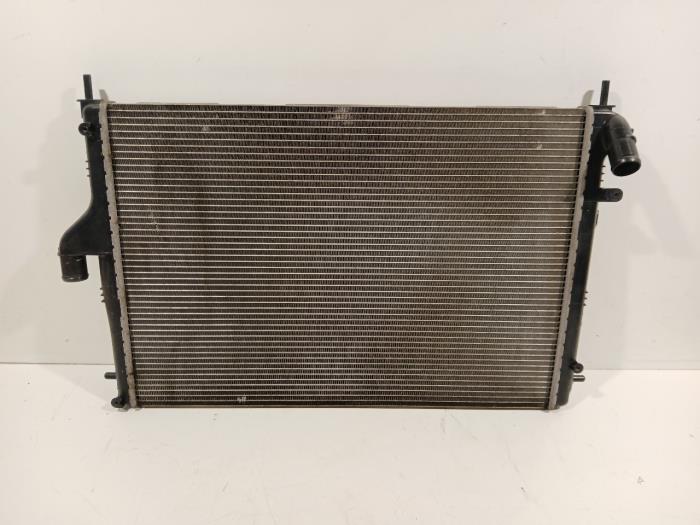 Usagé Radiateur Dacia Duster Prix € 30,00 Règlement à la marge proposé par Van der Ven Autorecycling B.V.