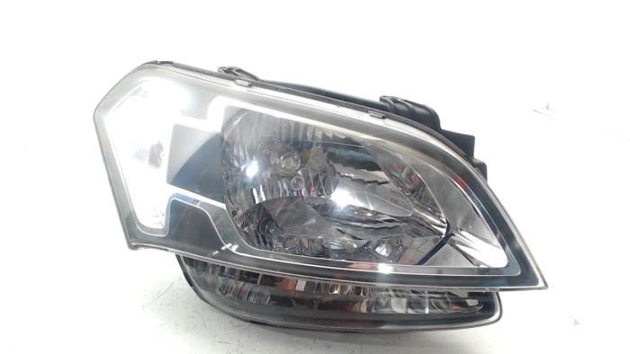 Używane Reflektor prawy Kia Soul Cena € 74,99 Procedura marży oferowane przez Van der Ven Autorecycling B.V.