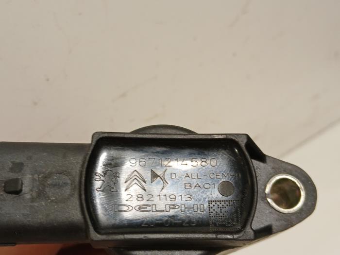 Zündspule van een Peugeot 208 2020