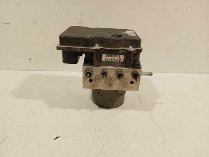 Begagnade ABS-pump Peugeot 5008 Pris € 95,00 Marginaltabell erbjuds av Van der Ven Autorecycling B.V.