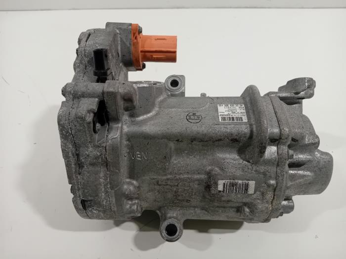 Usagé Compresseur de clim Mercedes C-Klasse Prix € 345,00 Règlement à la marge proposé par Van der Ven Autorecycling B.V.