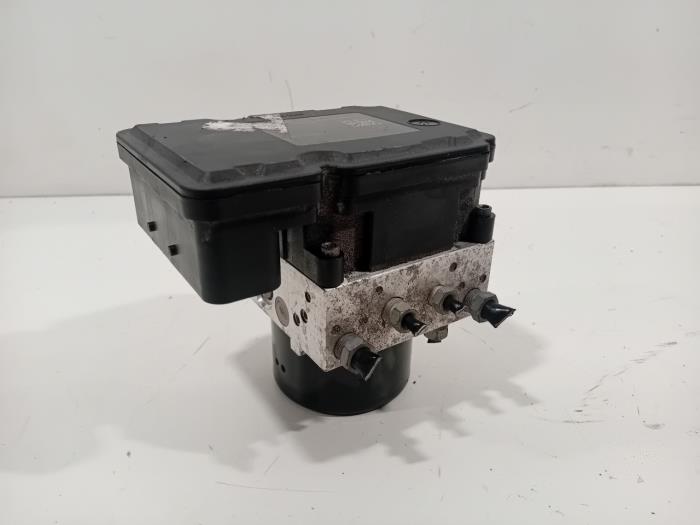 Begagnade ABS-pump Ford Focus Pris € 75,00 Marginaltabell erbjuds av Van der Ven Autorecycling B.V.
