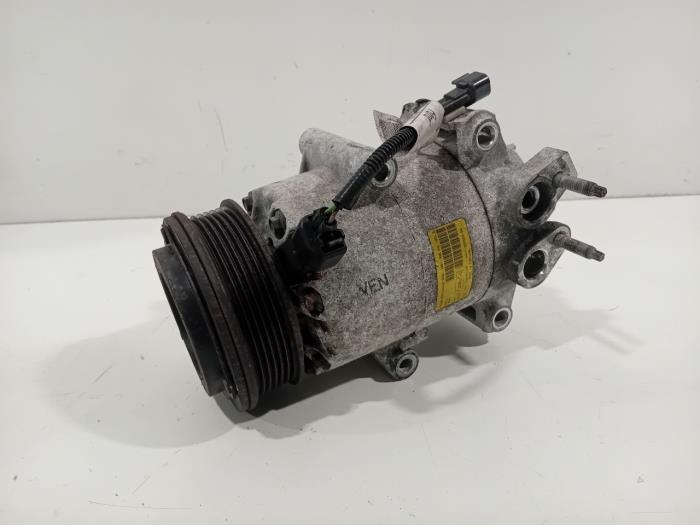 Usagé Compresseur de clim Ford Focus Prix € 65,00 Règlement à la marge proposé par Van der Ven Autorecycling B.V.