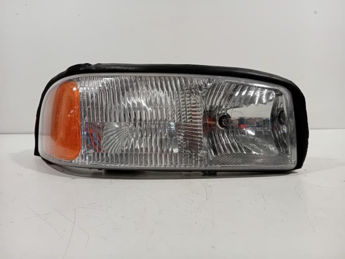 Używane Reflektor prawy GMC Sierra Cena € 124,99 Procedura marży oferowane przez Van der Ven Autorecycling B.V.