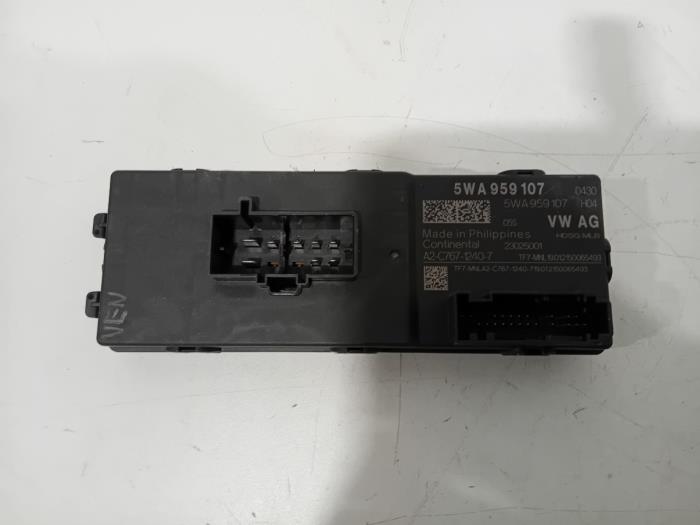 Usagé Ordinateur divers Volkswagen Passat Prix € 56,00 Règlement à la marge proposé par Van der Ven Autorecycling B.V.
