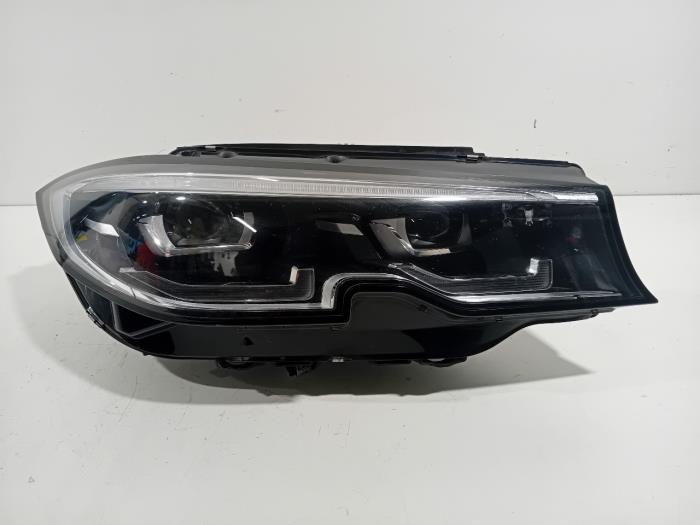 Używane Reflektor prawy BMW 3-Serie Cena € 699,99 Procedura marży oferowane przez Van der Ven Autorecycling B.V.