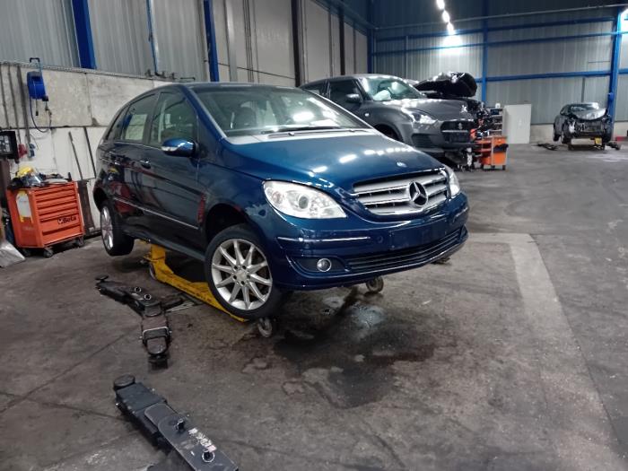 Motor van een Mercedes B-Klasse 2006