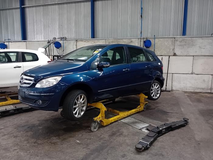 Motor van een Mercedes B-Klasse 2006