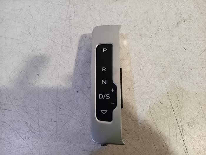 Begagnade Innerdisplay Audi A3 Pris € 15,00 Marginaltabell erbjuds av Van der Ven Autorecycling B.V.