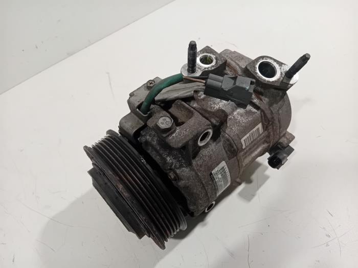 Usagé Compresseur de clim Dodge RAM Prix € 255,00 Règlement à la marge proposé par Van der Ven Autorecycling B.V.