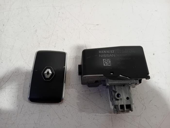 Begagnade Fjärrkontrollset Renault Arkana Pris € 90,00 Marginaltabell erbjuds av Van der Ven Autorecycling B.V.