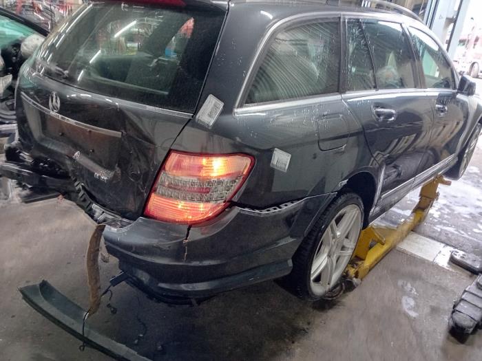 Motor van een Mercedes C-Klasse 2008